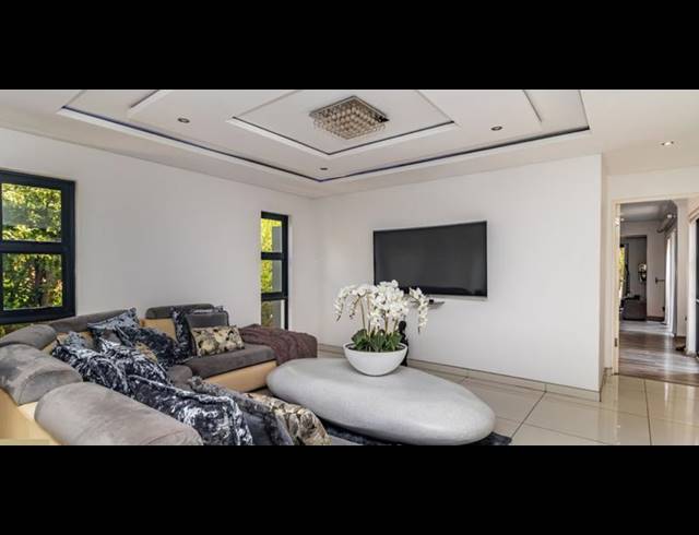 4 BEDROOM HOUSE FOR SALE IN GLEN ERASMIA